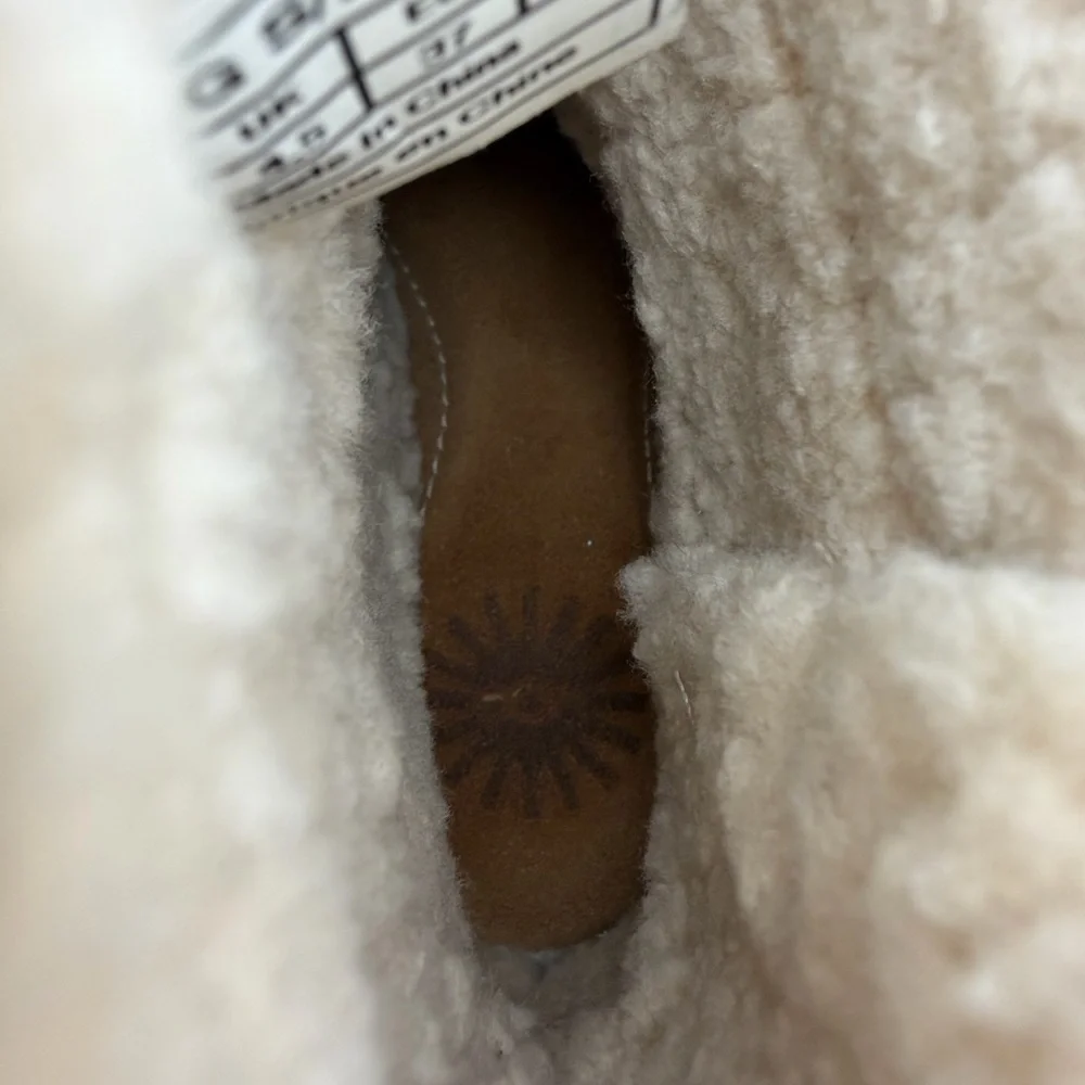 UGG Boots Size 6 • Lillie Snow Boots Black Leather Round Toe Comfort Ankle Top.